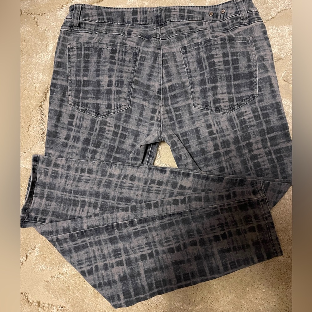 Super cute print Cabi jeans! Sz 12 skinny! These are in perfect condition